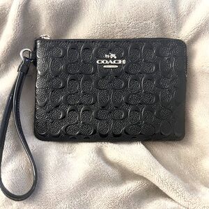 Coach Corner Zip Wristlet 🖤